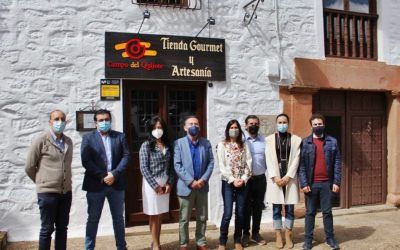 Dos emprendedores villahermoseños abren en Infantes una tienda de productos gourmet del Campo de Montiel