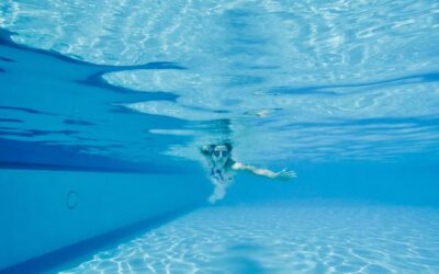 Anuncio barra de bar en la piscina municipal verano 2025
